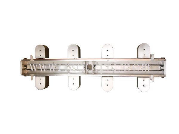 Floating jaw type oil skimmer